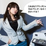 『これはもうプリンタじゃないの!今はプリンターなの!分かってる?』と言っている若い女性