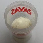 水とプロテインが入っているプロテインシェイカー