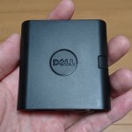 手に持っているDELL DA100
