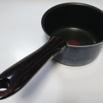 取っ手が付いている状態のティファールのフライパン