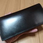 手入れ後の財布の外側のブライドルレザーの様子