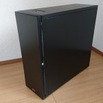 Lian LiのPCケース、PC-A76Xフルタワーケースを斜め前から見た様子