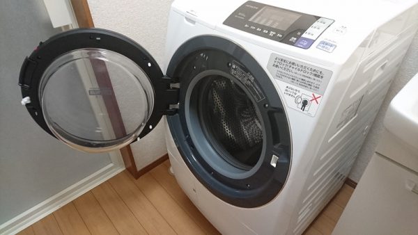 ドラム式洗濯乾燥機 BD-SG100Aのフタを開けている状態