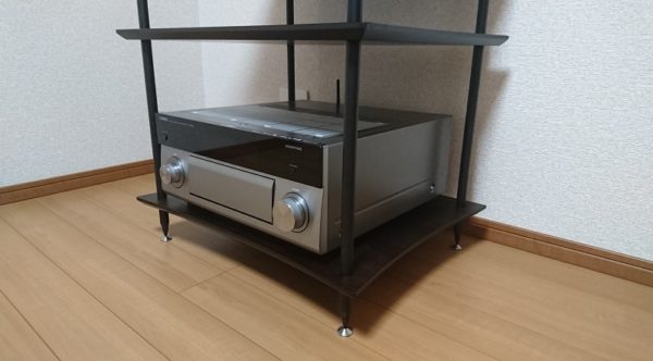 QUADRASPIRE Q4DSLB-DOの最下段に載せているヤマハのAVアンプ RX-A2060