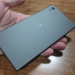傷がなくキレイな状態のAndroidスマホ Xperia Z5の背面ボディ部