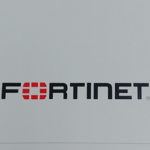 FortiGate 200Eの天板