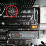 マザーボードの基盤上にあるCR2032 コイン型電池の位置を示した図