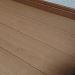 掃除前の床と掃除機